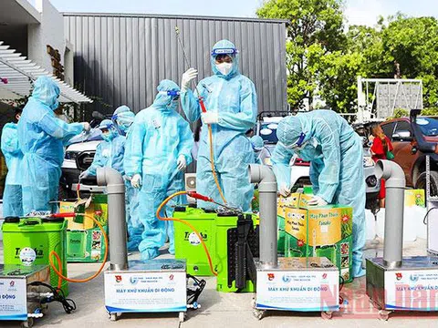 “Hãy ngồi yên để thành phố Hồ Chí Minh mau khỏe”