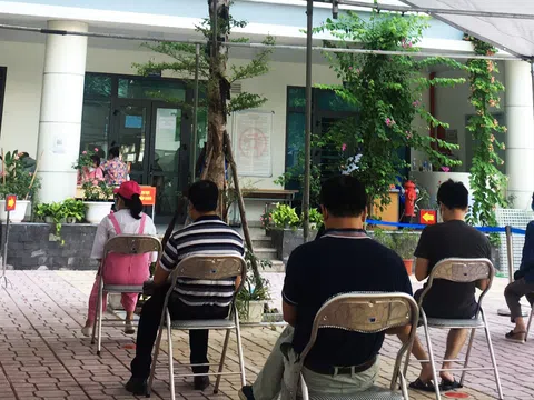 Tôi đi tiêm vắc xin