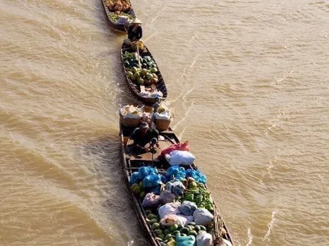 Cho cột nhờ một khúc đi nghen..