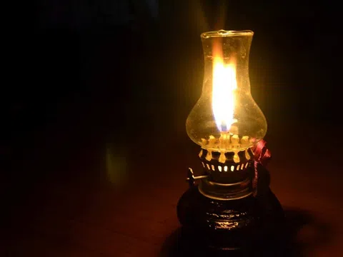 “Cơm đèn” là gì?