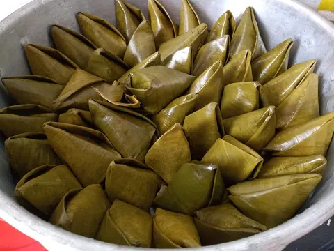 Dẻo thơm bánh ít lá gai chợ Thuận