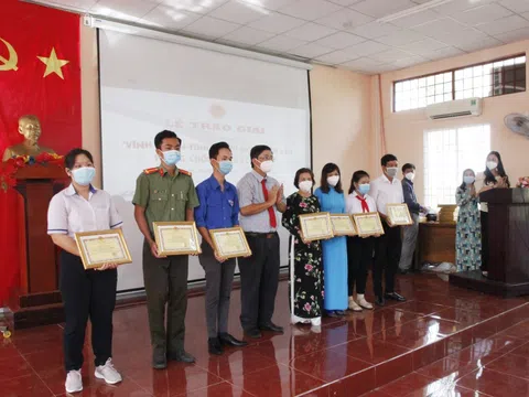 Kiên Giang: Trao giải Cuộc thi Vĩnh Thuận - Tình người nơi tuyến đầu phòng, chống dịch Covid-19