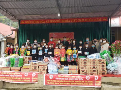 Vĩnh Phúc: CLB thiện nguyện "Vòng tay nhân ái" tặng quà cho học sinh vùng cao Hà Giang
