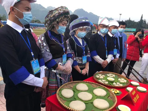 Tiếng sáo chia tay ngày hội