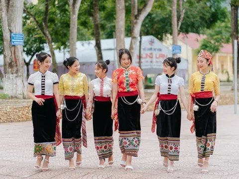 Trang phục của phụ nữ Thái Quỳ Châu