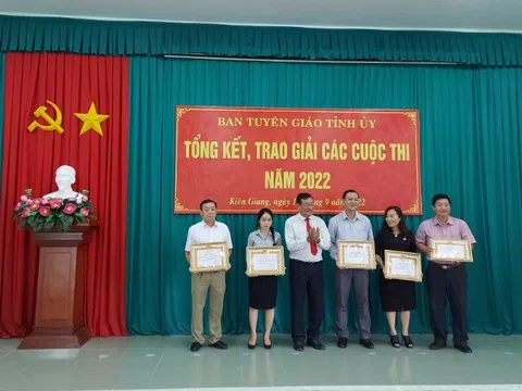 Kiên Giang: Ban chỉ đạo 35 Huyện uỷ Vĩnh Thuận đoạt giải Nhất Cuộc thi viết “Bảo vệ nền tảng tư tưởng của Đảng”