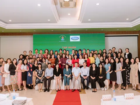 Vinamilk và CLB Điều dưỡng trưởng Việt Nam tiếp tục triển khai lớp tập huấn chăm sóc sức khỏe trẻ em và người cao tuổi