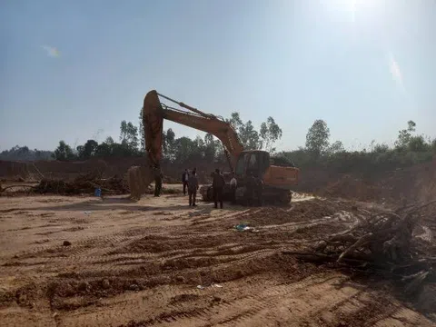Vĩnh Phúc: Tạm giữ 3 máy xúc khai thác đất trái phép ở xã Kim Long
