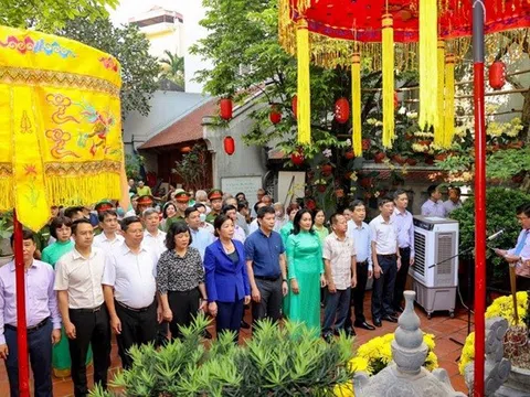 Hà Nội: Dâng hương tưởng niệm tại Đền Hỏa Thần - Thờ ông tổ ngành phòng cháy chữa cháy