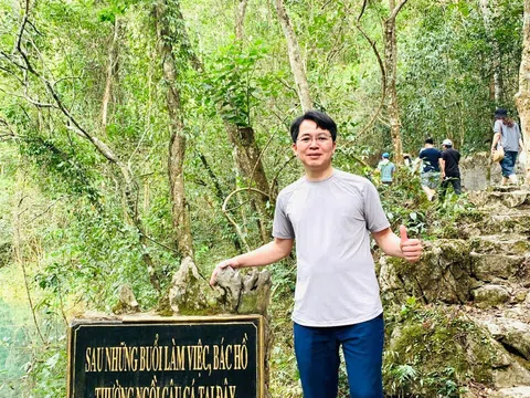 Con học đạo đức Bác Hồ