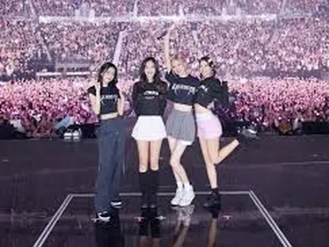 Đêm diễn hoành tráng của BlackPink tại Hà Nội thu hút hàng vạn khán giả