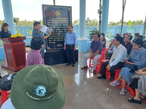 Kiên Giang: Văn nghệ sĩ tỉnh phát huy tốt vai trò “Nghệ thuật - vũ khí, nghệ sĩ - chiến sĩ”