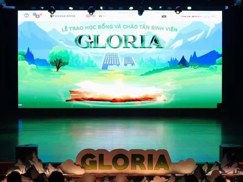 Khải - “Giọng ca của nỗi cô đơn” tại đêm nhạc hội chào tân sinh viên Gloria