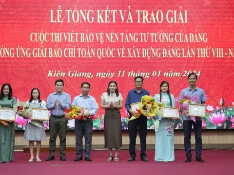 Kiên Giang: Trao 39 Giải Búa liềm vàng và Bảo vệ nền tảng tư tưởng của Đảng