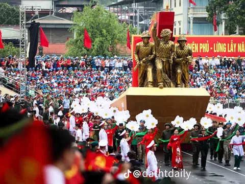 Kỷ niệm 70 năm chiến thắng Điện Biên Phủ - Ngày mưa và lòng tự hào Việt Nam