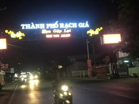 Kiên Giang: Led chữ trên cổng chào thành phố Rạch Giá đã được sửa chữa