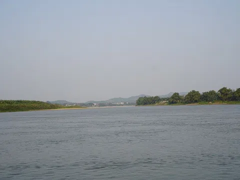 Nỗi niềm lưu luyến bên dòng sông