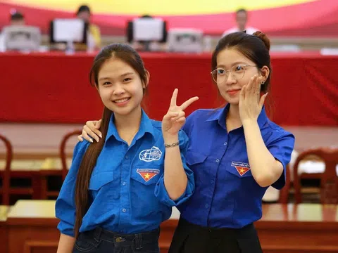 Nữ sinh Nghệ An nhiệt huyết với công tác cộng đồng, tình nguyện phục vụ sự kiện A80