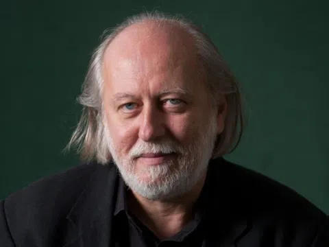 Nhà văn Hungary đoạt Nobel Văn học 2025