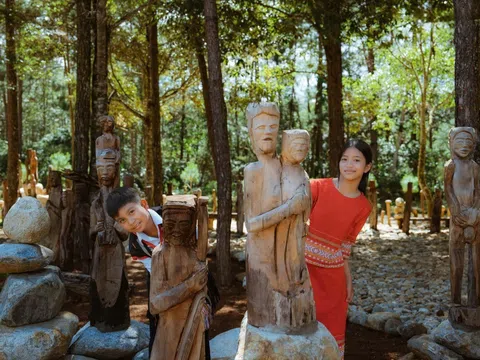 Khi tượng gỗ trở thành “đại sứ văn hóa” của núi rừng