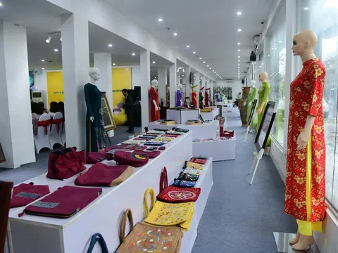 Tôn vinh sản phẩm thủ công mỹ nghệ, OCOP, công nghiệp nông thôn tiêu biểu ngành Thêu ren - Lụa - Áo dài - Túi vải năm 2025