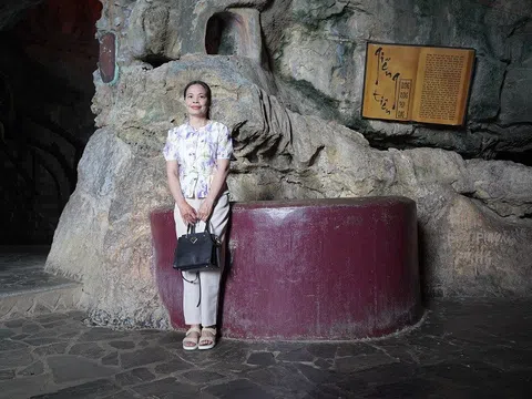 Thạch Động Thôn Vân