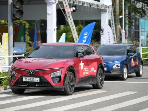 Nữ chủ xe Tây Nguyên “chốt” không do dự VinFast VF 7 vì mê kiểu dáng thể thao và cảm giác lái tuyệt vời