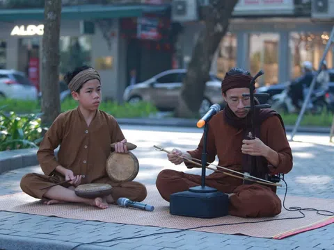 Truyền nhân “hát xẩm cuối cùng” của cố nghệ nhân Hà Thị Cầu