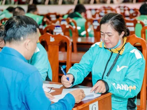 Vinfast hợp tác CEP hỗ trợ tài xế xe ôm tại TP.HCM mua xe máy điện trả góp lãi suất 0%