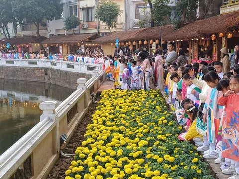 Ấn tượng hình ảnh diễu hành tôn vinh Đạo học tại Văn Miếu - Quốc Tử Giám