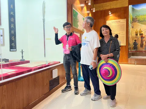 Cùng suy ngẫm: Cần có quy chuẩn với hướng dẫn viên du lịch