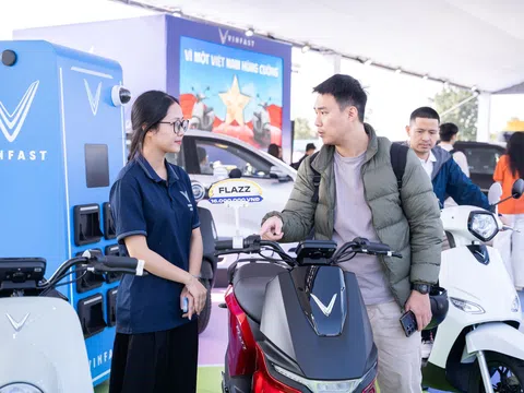 Chọn xe máy điện cho con đi học: VinFast Flazz “được lòng” cả phụ huynh và học sinh