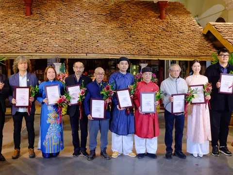 Khám phá nét đẹp “Tết Việt - Tết Phố” trên phố cổ Hà Nội