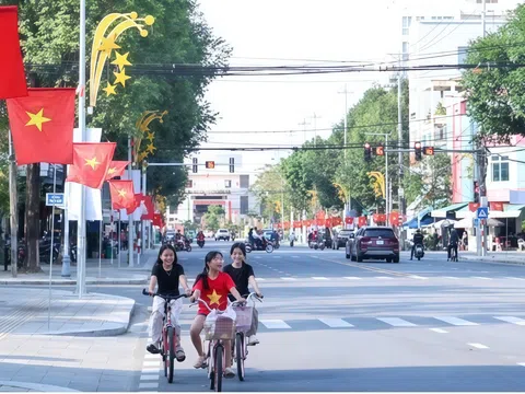 Quảng Ngãi rợp sắc cờ chào mừng Đại hội XIV của Đảng