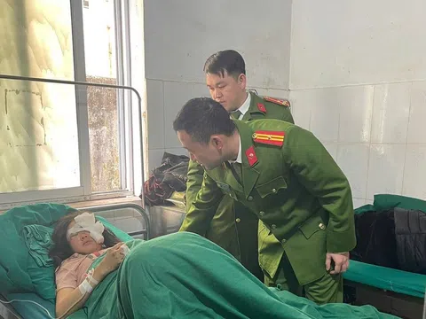 Tuyên Quang: Công an xã Mèo Vạc băng rừng cứu thai phụ bị đá lăn trúng người