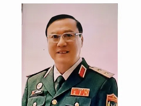 TRĂNG MĂNG ĐEN