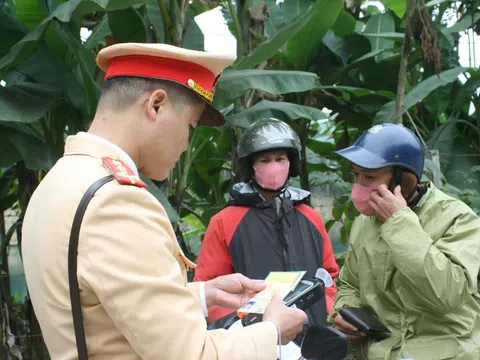Tuyên Quang: Tổ CSGT Nà Hang – Lâm Bình bảo đảm  trật tự ATGT dịp Tết và lễ hội xuân