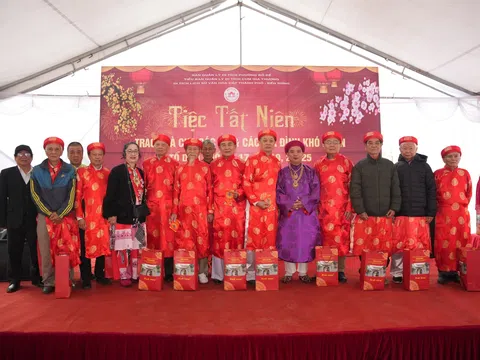 Hà Nội: Trao tặng gần 800 suất quà tất niên tại Đền Rừng, lan tỏa giá trị nhân văn