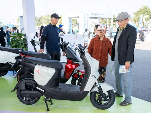 VinFast tung ưu đãi kép đầu năm: Mua xe máy điện, cơ hội rinh ô tô quốc dân