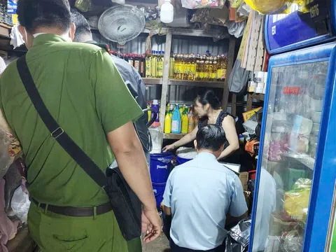 Vĩnh Long: Quản lý thị trường xử phạt cơ sở kinh doanh thuốc lá điếu nhập lậu