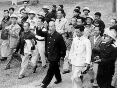 Bác Hồ với mùa xuân, mùa xuân của trách nhiệm, niềm tin và khát vọng vươn mình