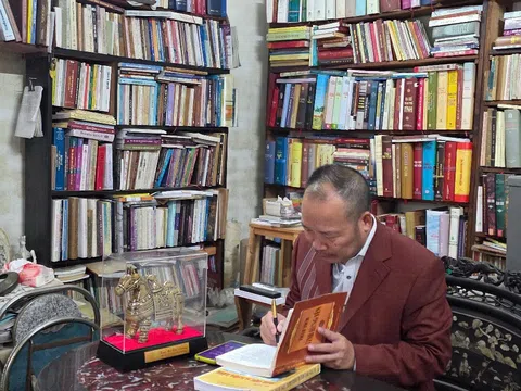 “Vương quốc sách cũ” và nét văn hóa đọc ngày đầu Xuân giữa lòng phố cổ