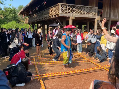 Những người “giữ hồn bản làng" các dân tộc tại Hà Nội