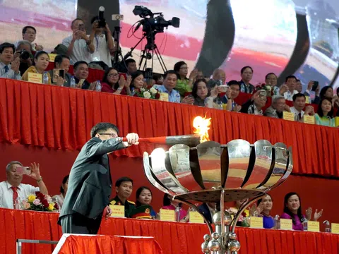 Hơn 5.000 vận động viên hội tụ, thắp lửa Đại hội Thể dục thể thao tỉnh Quảng Ngãi lần thứ I