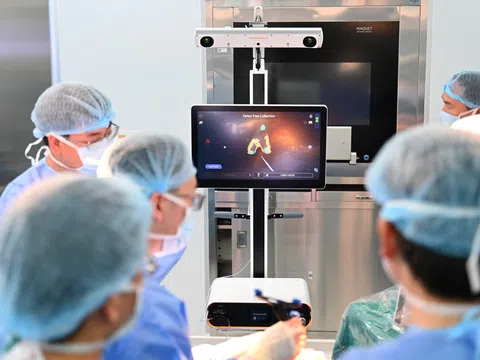 Lần đầu tại miền Trung: Vinmec Đà Nẵng thay khớp gối bằng robot, bệnh nhân tập đi ngay sau mổ