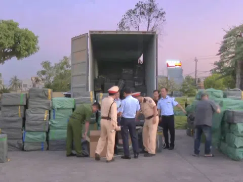 Gia Lai: Bắt giữ xe container vận chuyển trái phép gần 225.000 bao thuốc lá ngoại