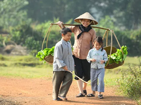 Quang gánh chợ quê ( tản văn)