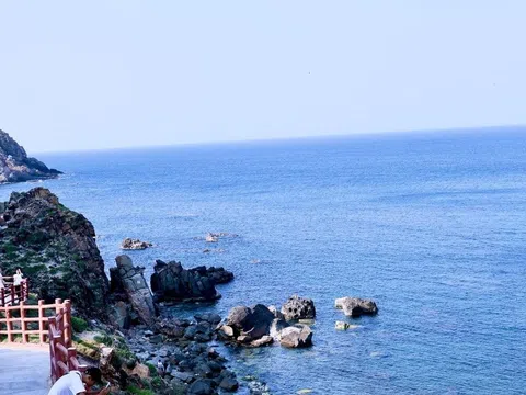 Gia Lai: Eo Gió Quy Nhơn Đông – nơi biển xanh kể chuyện cùng ghềnh đá hấp dẫn du khách