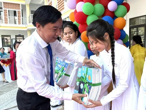 TP Đà Nẵng: Trao tri thức, lan tỏa giá trị nhân văn từ mô hình “Tủ sách giáo khoa dùng chung”