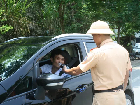 Tuyên Quang: Tổ CSGT Nà Hang - Lâm Bình giữ trật tự ATGT dịp nghỉ Lễ